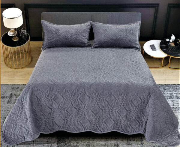 Velvet Sötét Szürke ágytakaró szett 3db-os 220x240cm / 54x75cm párna huzat 2db